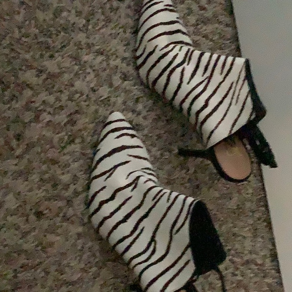 Vince Camuto Signature series, size 8M